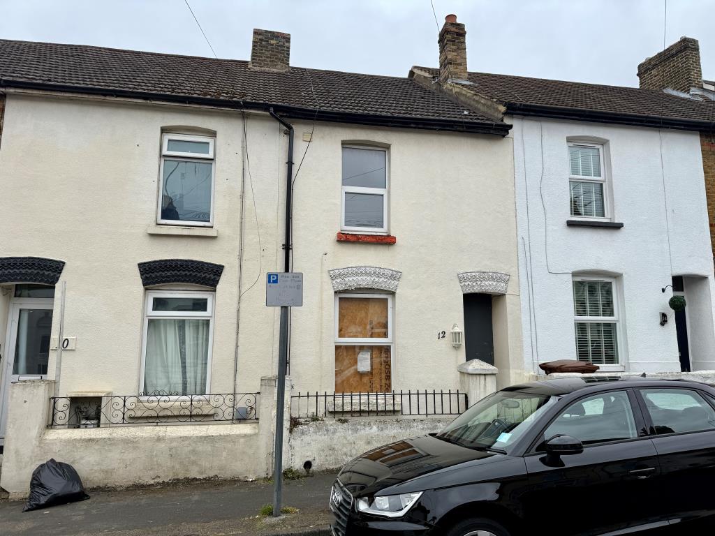 Lot: 31 - TERRACED HOUSE FOR REFURBISHMENT - Mid-terraced house